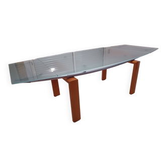 Monday barrel-shaped dining table with glass top