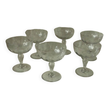 Coupes a champagne en verre ancien a facettes
