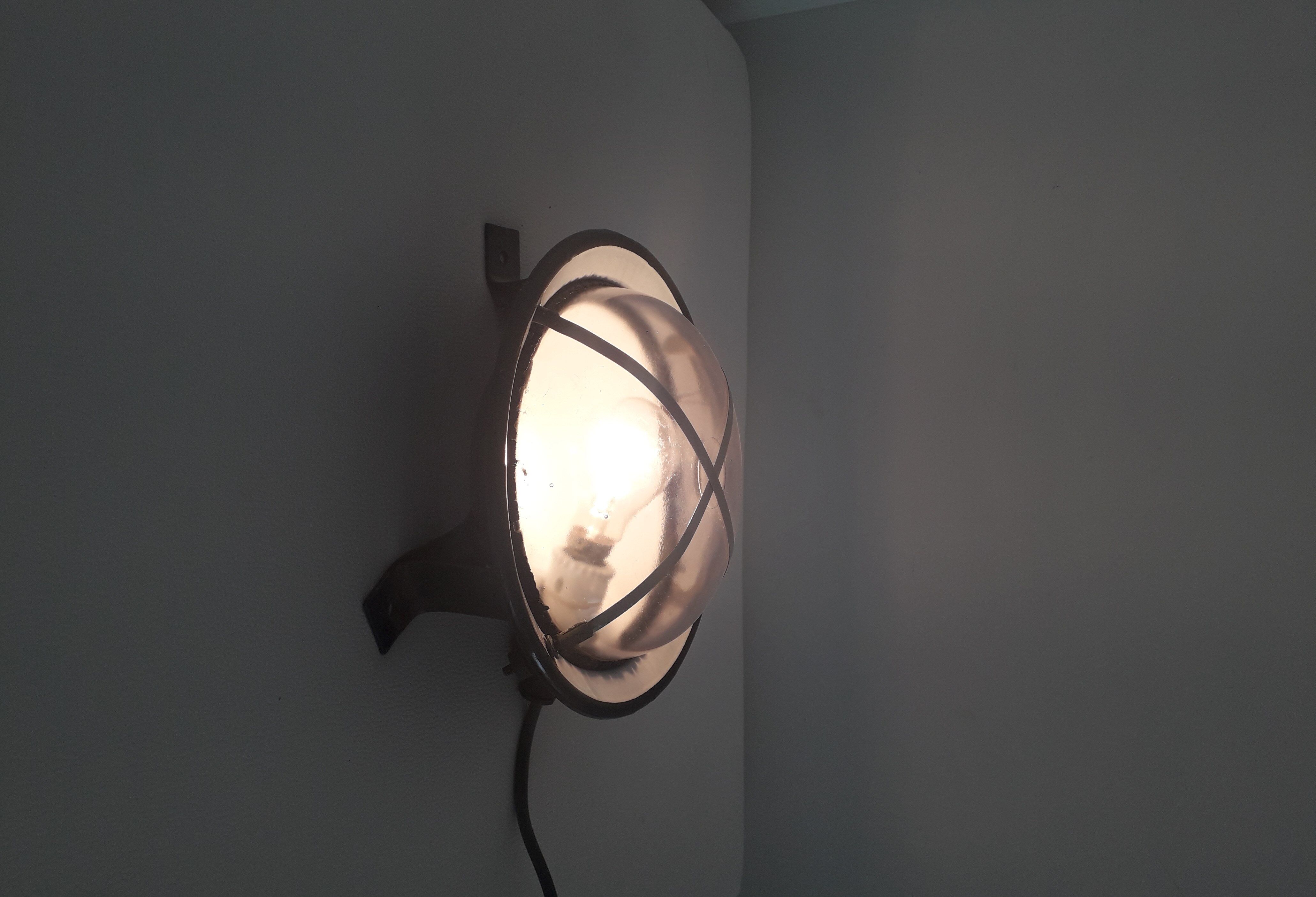 Workshop wall lamp - Enamelled sheet metal - 1950