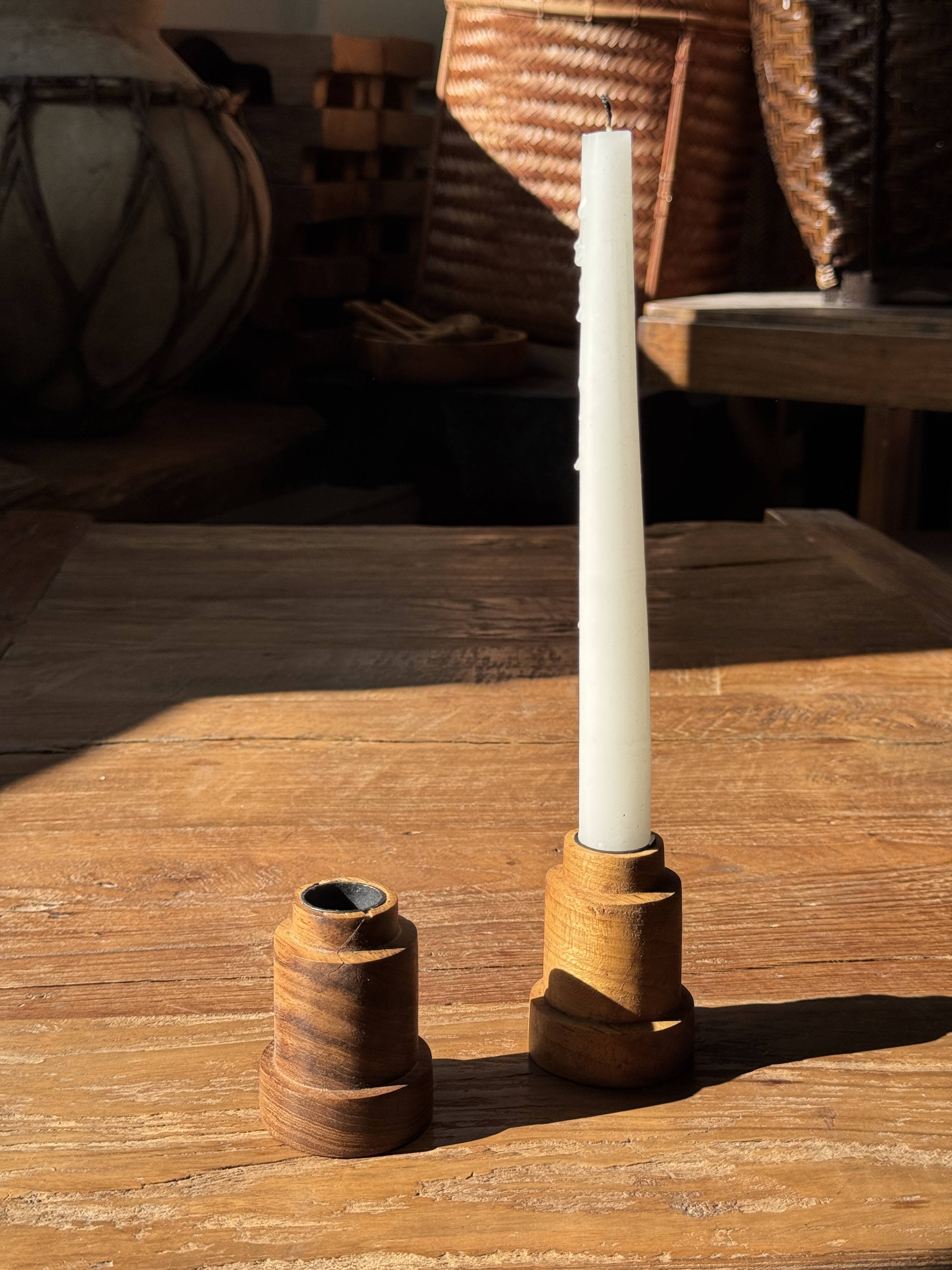 Circular teak monoxyle candlestick, pyramidal with a high central part H7 D5.