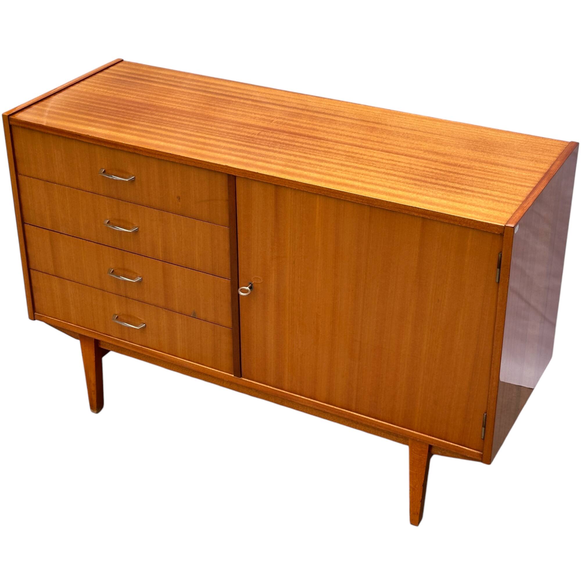Violetta 1039 postmodernist chest of drawers, designed by original Lesniewski, preserved in excellent condition.