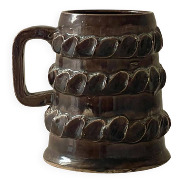 Accolay stoneware cup.