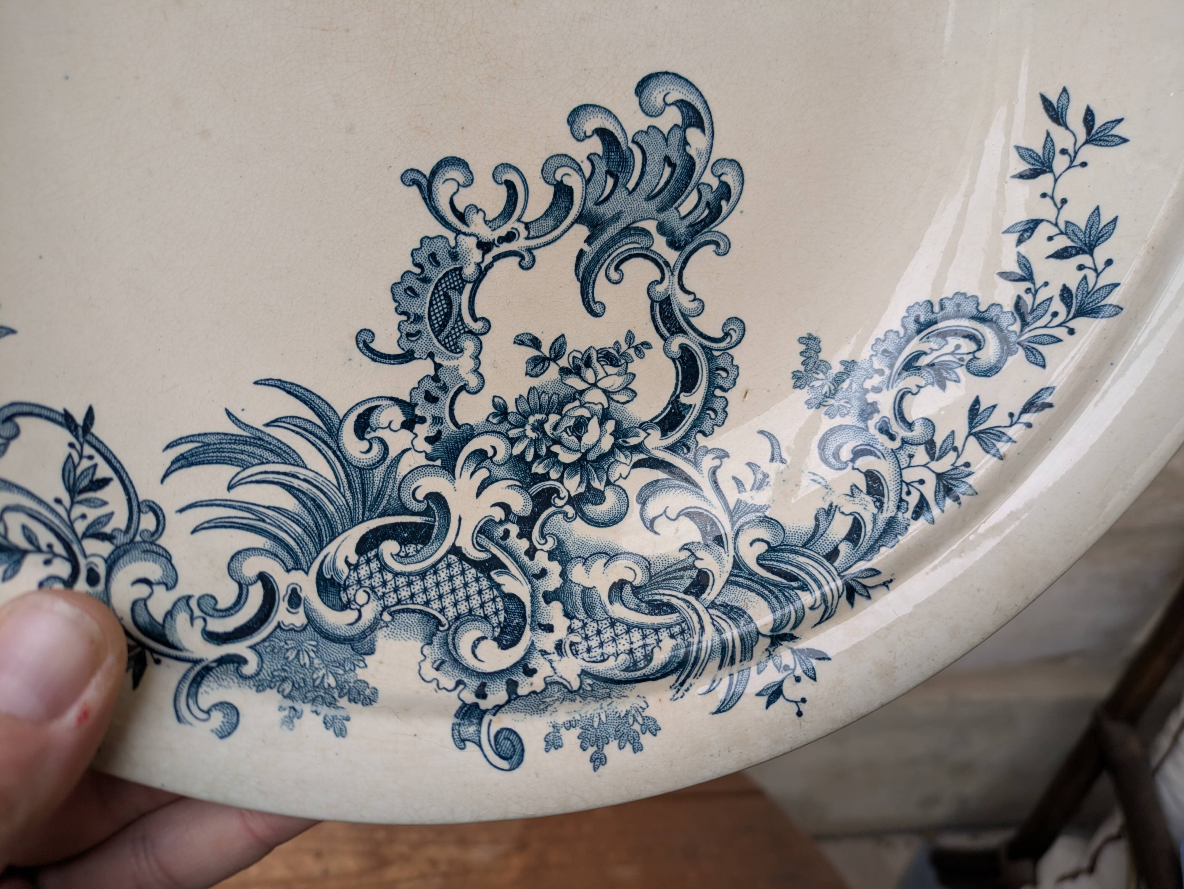 Shallow round plate Boch Frères model Regent with arabesque and foliage decoration.
