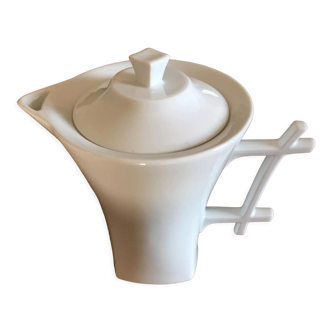 Théière en porcelaine blanche de Limoges estampillée Medard de Noblat