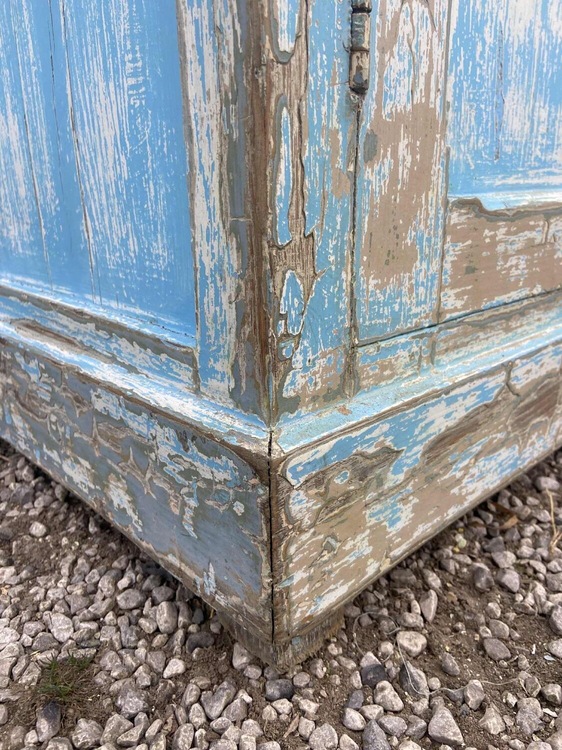 Armoire parisienne en bois