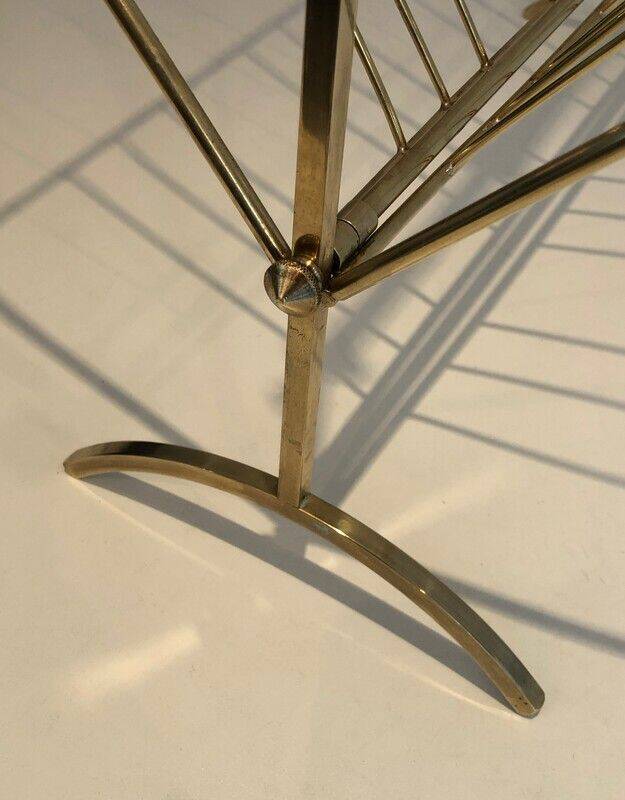Brass and wood magazine rack, in the style of Cesare Lacca.