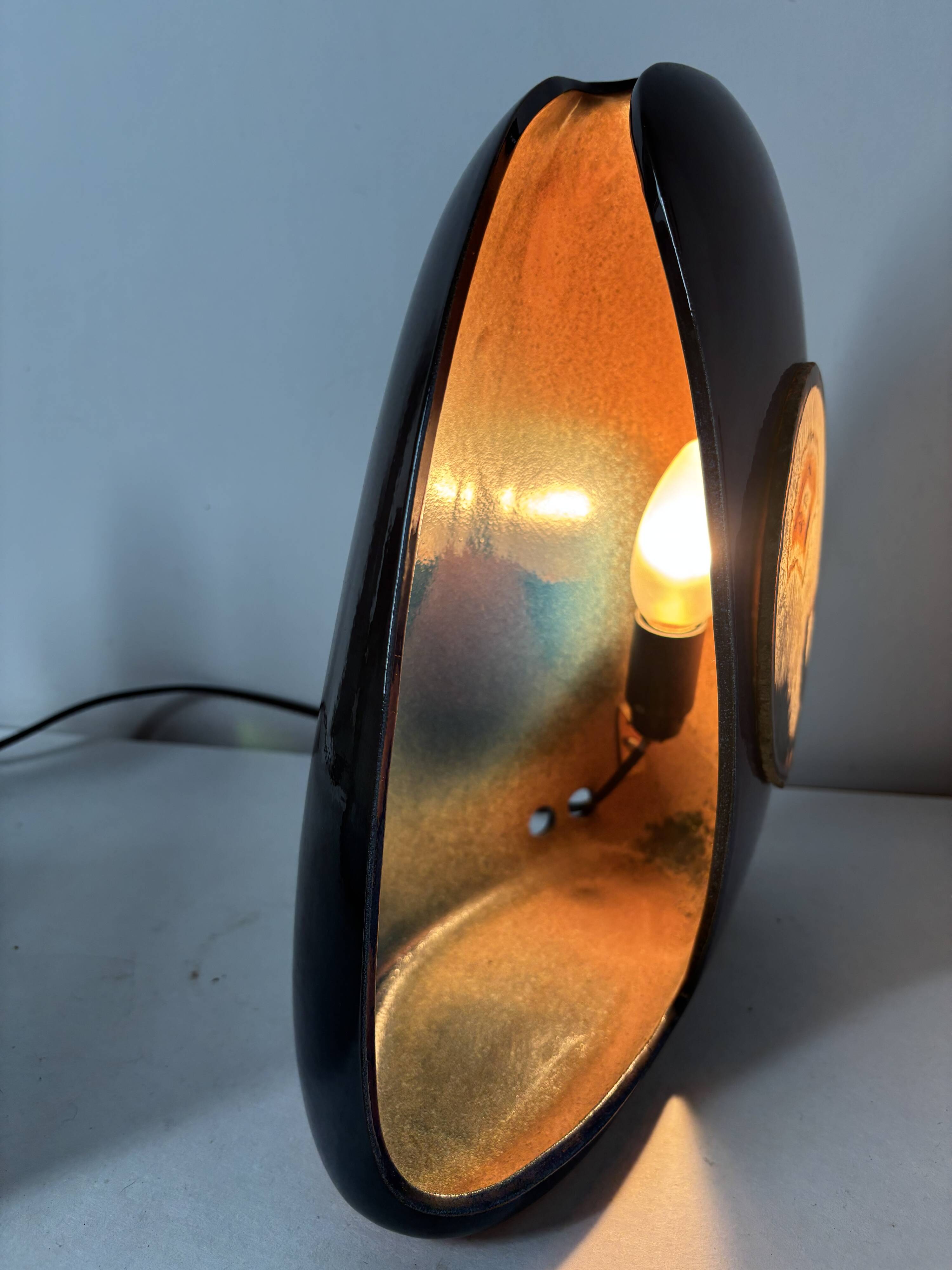 Sculptural lamp in ceramic and slice of agate, France 1970 signed.
