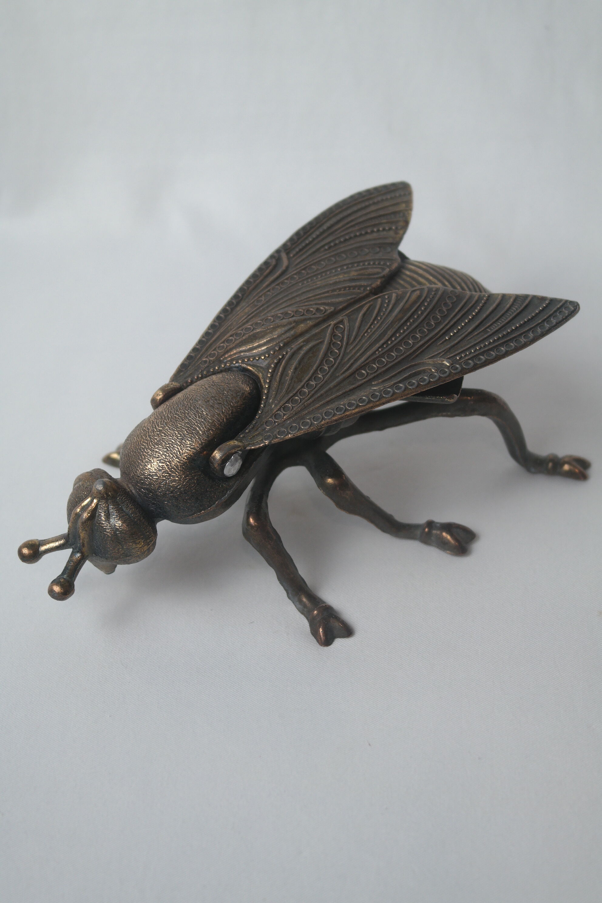 Vintage bee ashtray