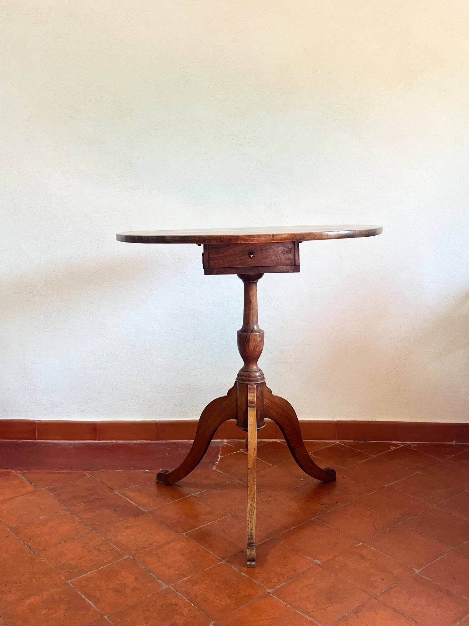 Antique guéridon with a tilting top and drawer, Louis Philippe style.