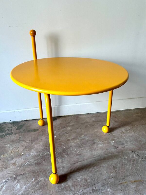 Table basse, desserte tripode en métal jaune par Tord Bjorklund pour Ikea, vers 1980