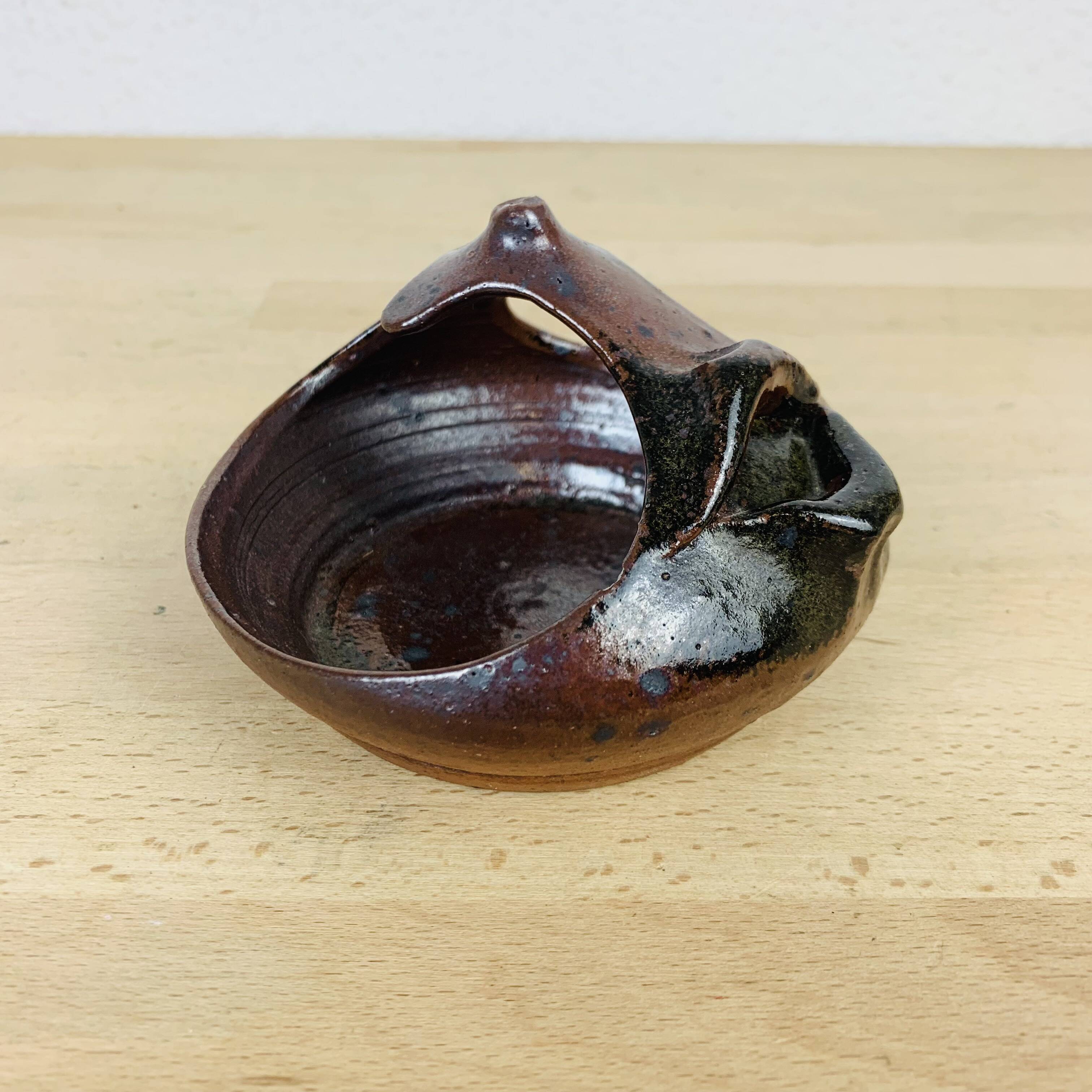 Empty anthropomorphic sandstone pocket