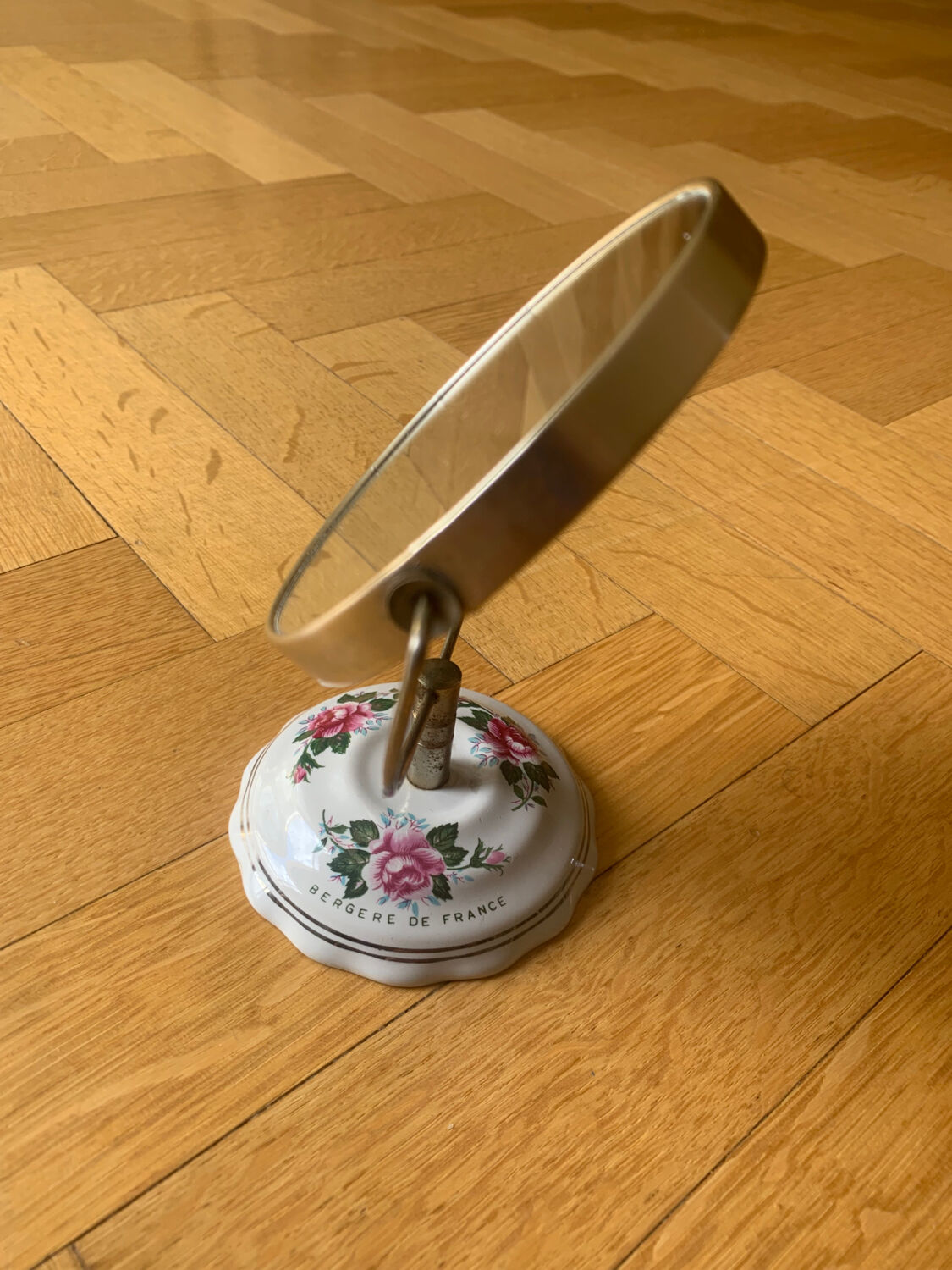 Porcelain flowered table mirror - Bergère de France