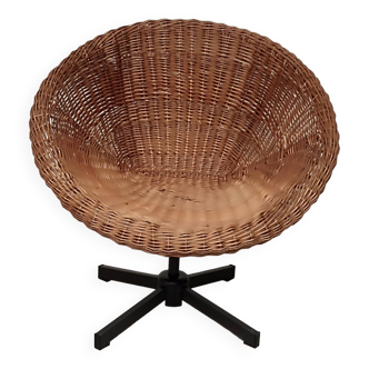 Wicker basket armchair