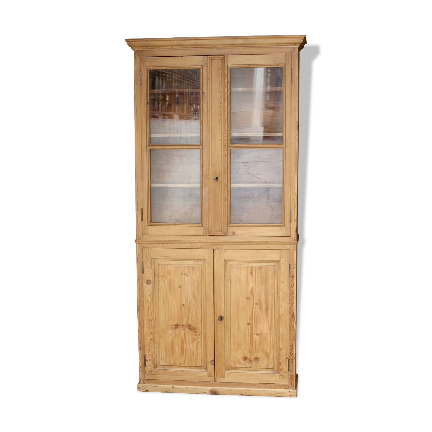 Beautiful patinated pine bookcase (circa 1900).
