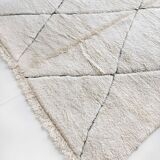 Beni Ouarain ecru Berber rug with black engraved diamonds 299x206cm