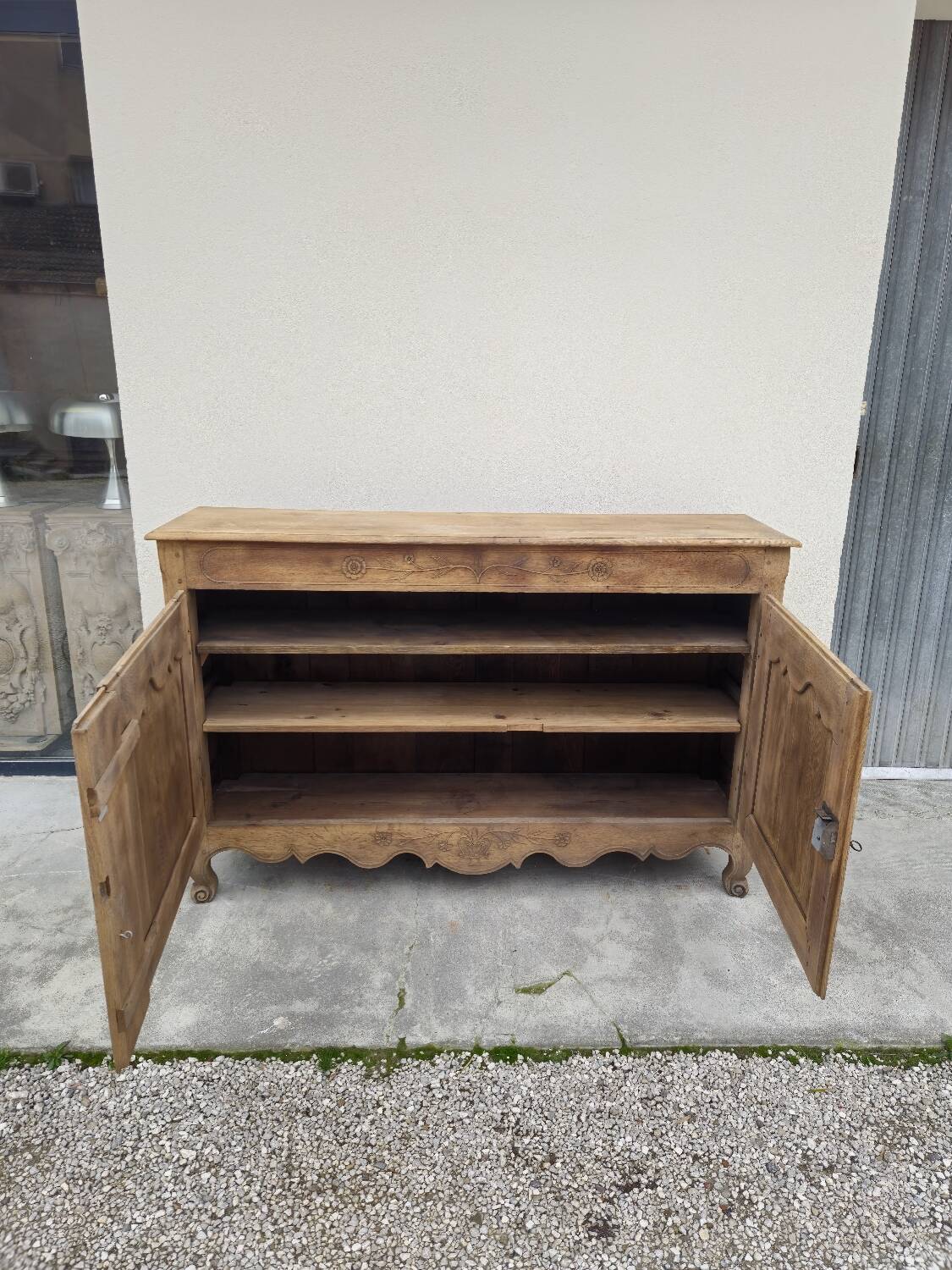 Louis XV period sideboard in solid oak Aerogommer
