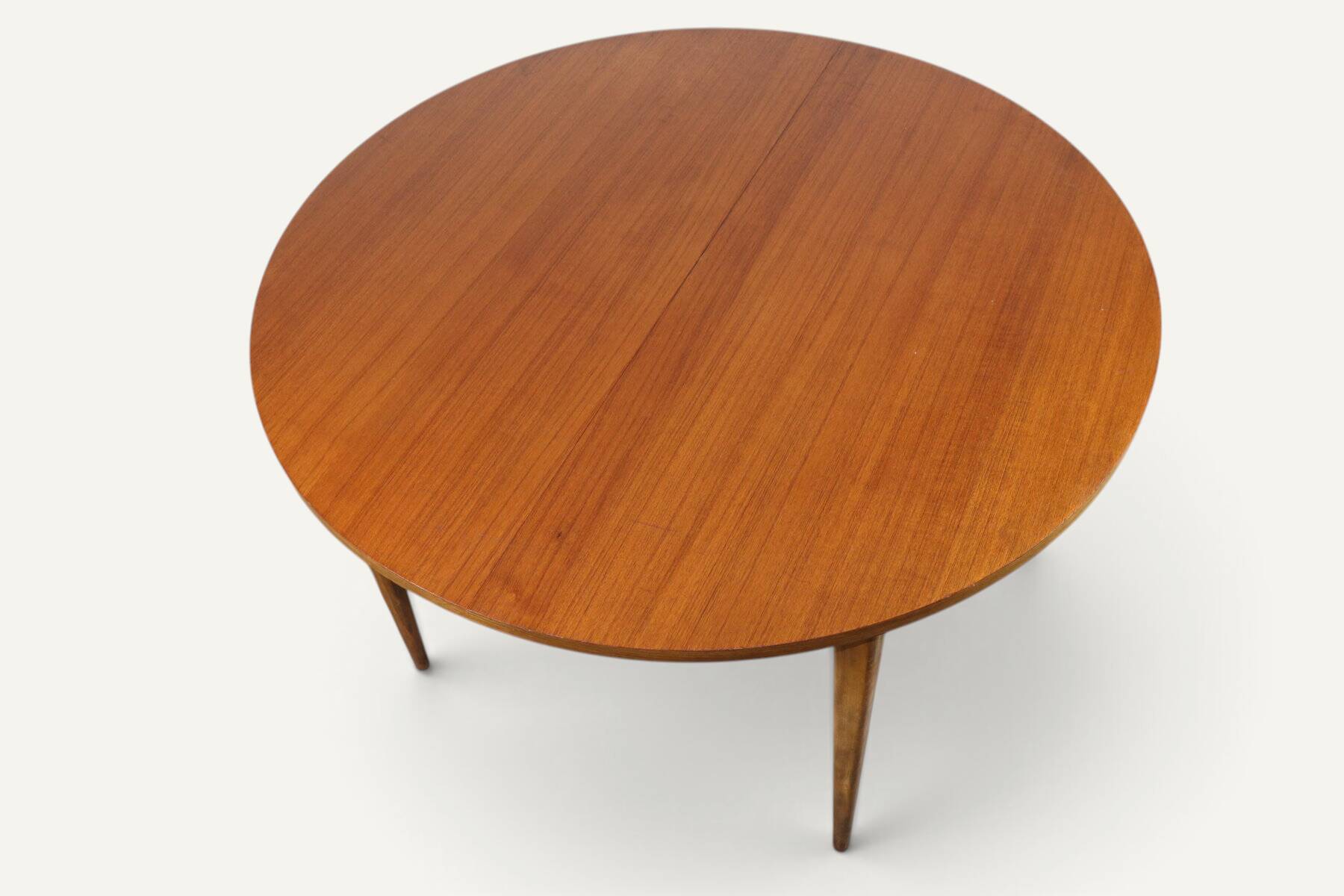 Round extendable dining table in teak – 1960s