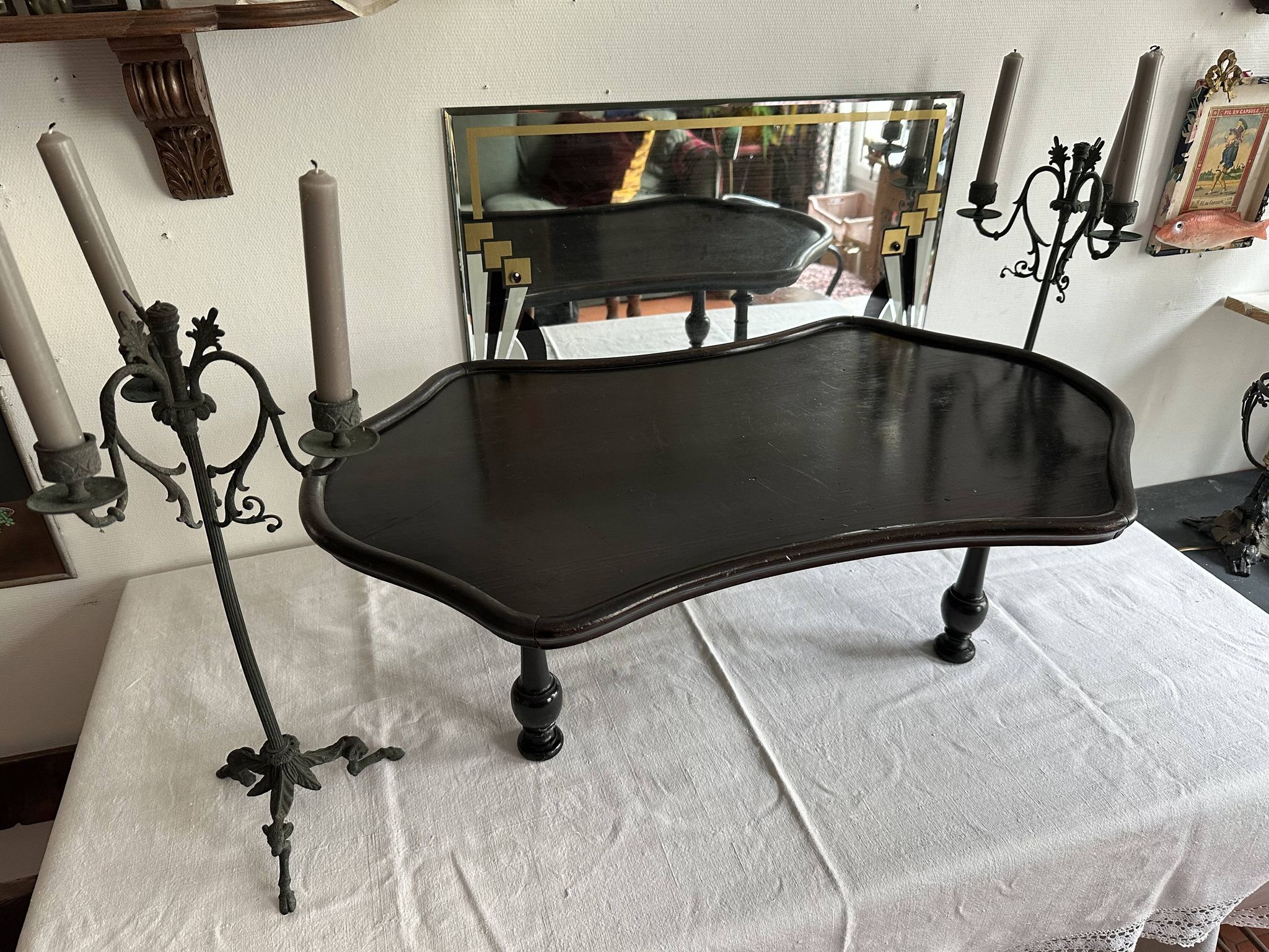 Presentation table of Napoleon III in black lacquered wood, 19th century.
