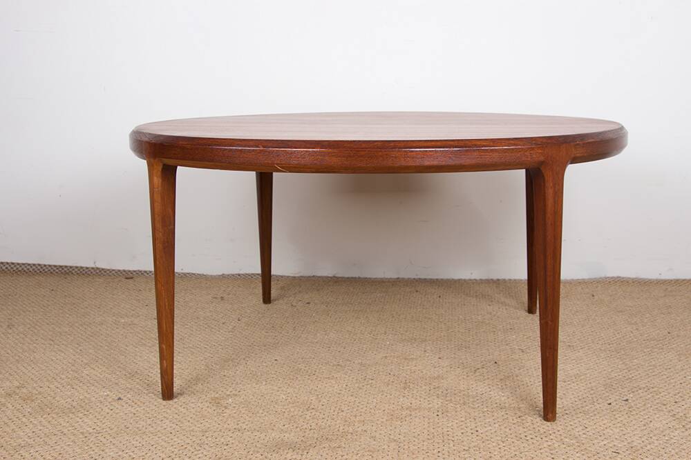 Grande table basse Danoise ronde en teck modèle 283 par Johannes Andersen pour CFC Silkeborg 1960.