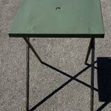 Table de jardin ou bistro pliante en tôle kaki début années 50