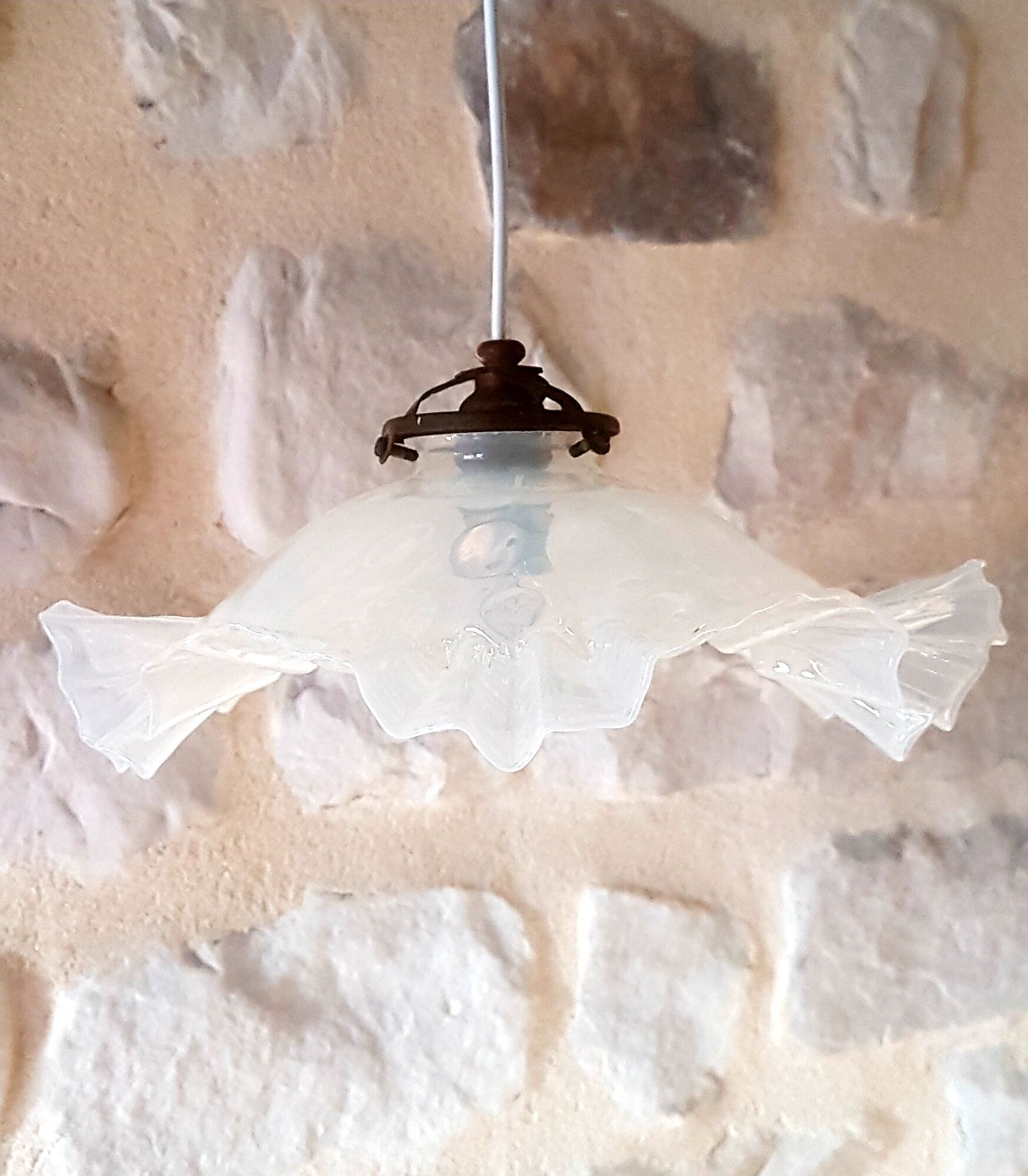 Suspension en verre juponné