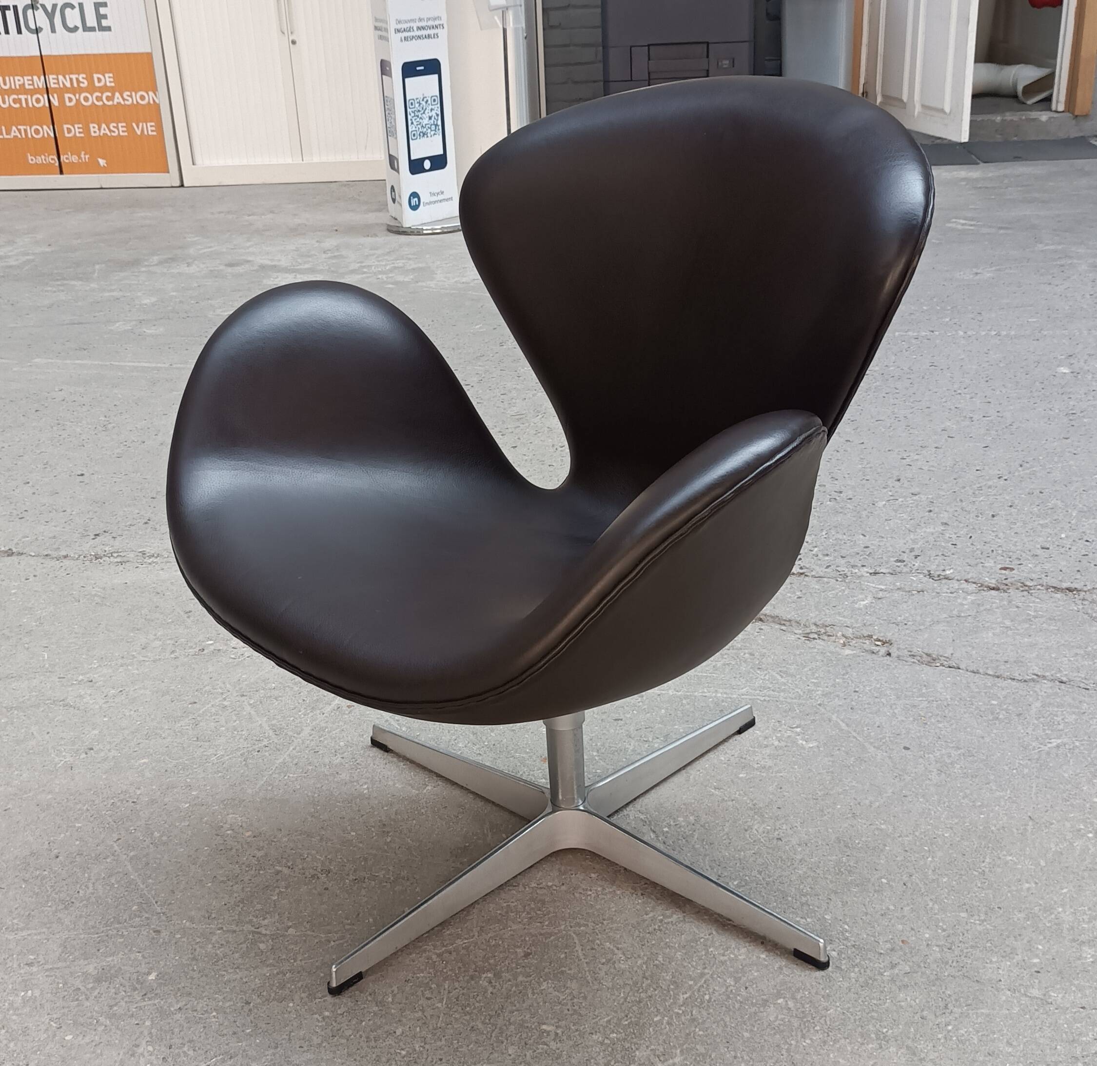 Swan chair by Arne Jacobsen for Fritz Hansen