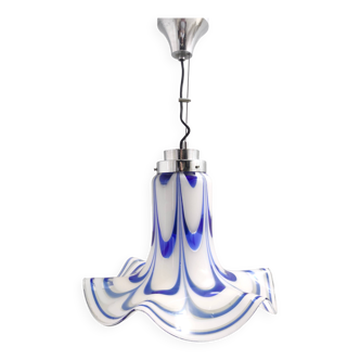 Suspension en verre de Murano bleu et blanc attribuable à Mazzega, Italie, années 1970