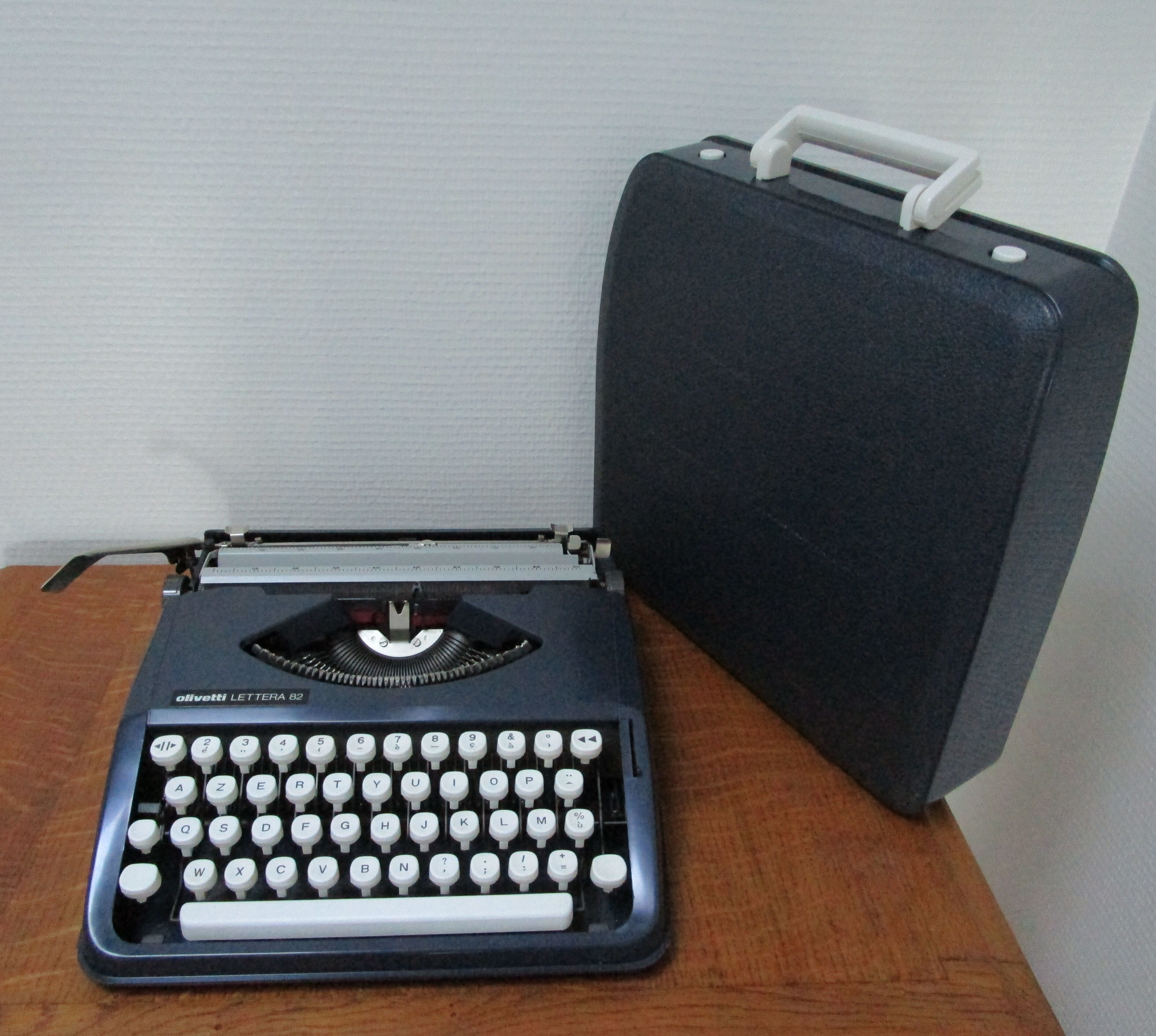 Typewriter, Olivetti Lettera 82