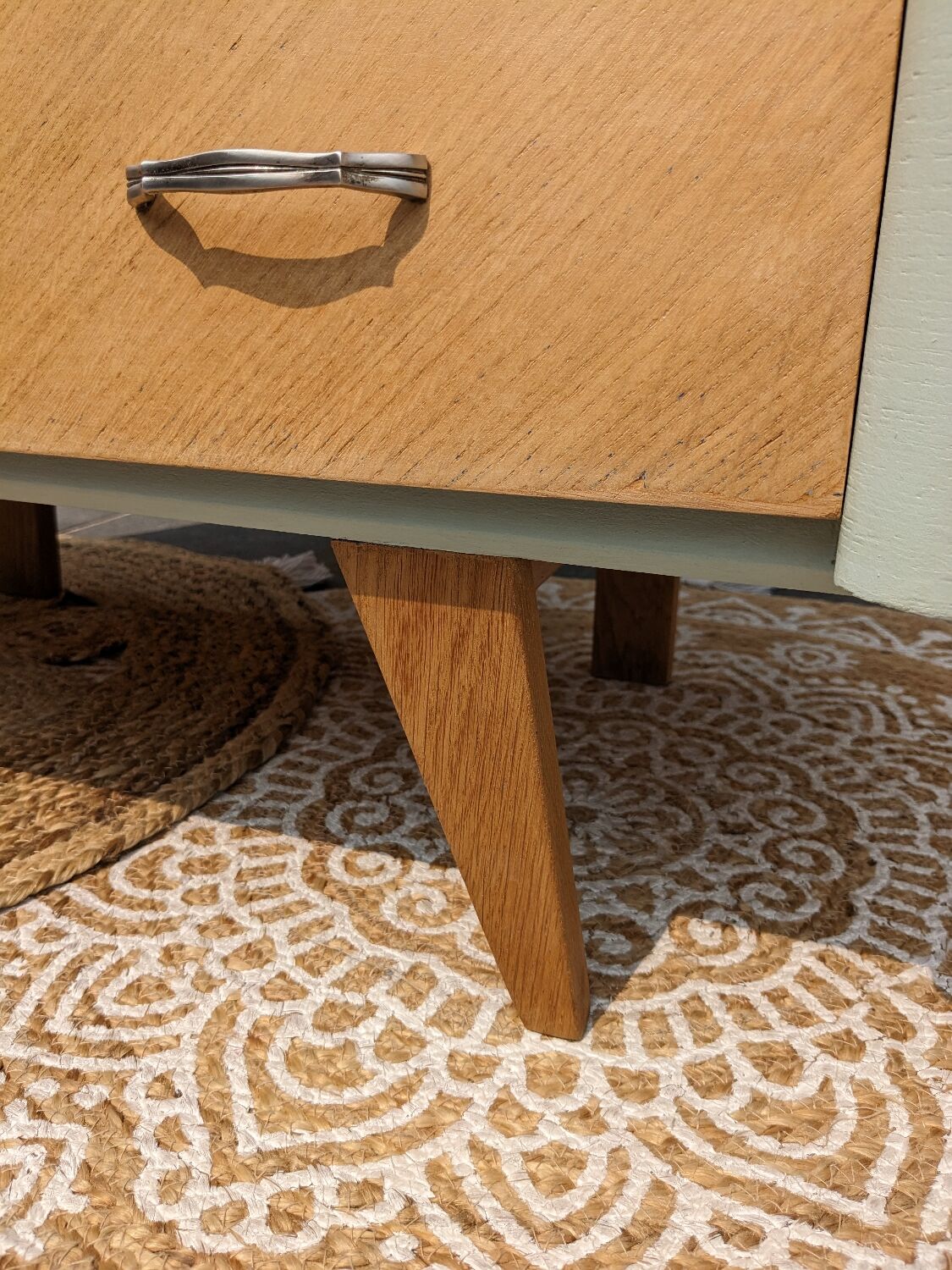 Commode scandinave pieds compas