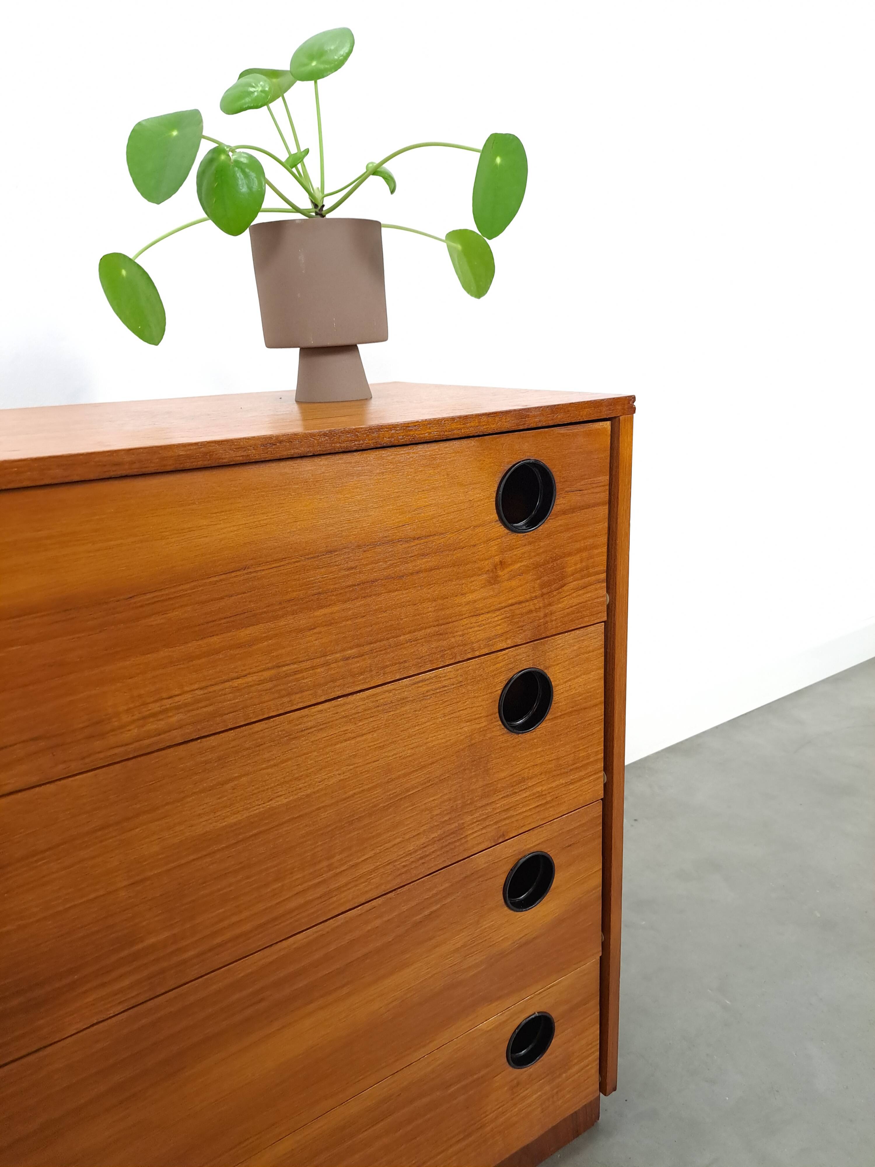 Schoenenkast met zwarte ronde grepen, nr. 1