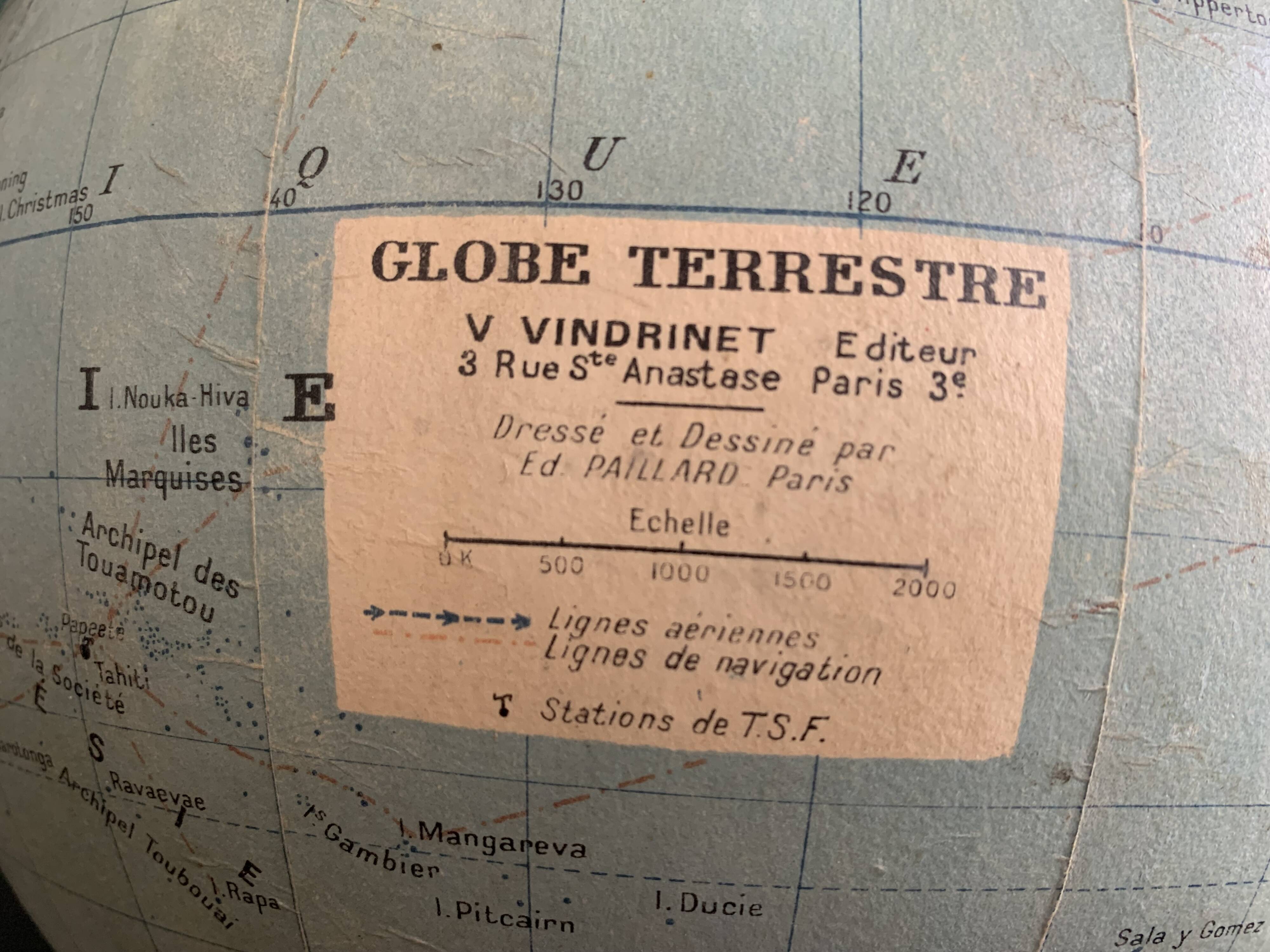 Globe terrestre en verre lumineux des années 30/40, V. Vindrinet, Paris
