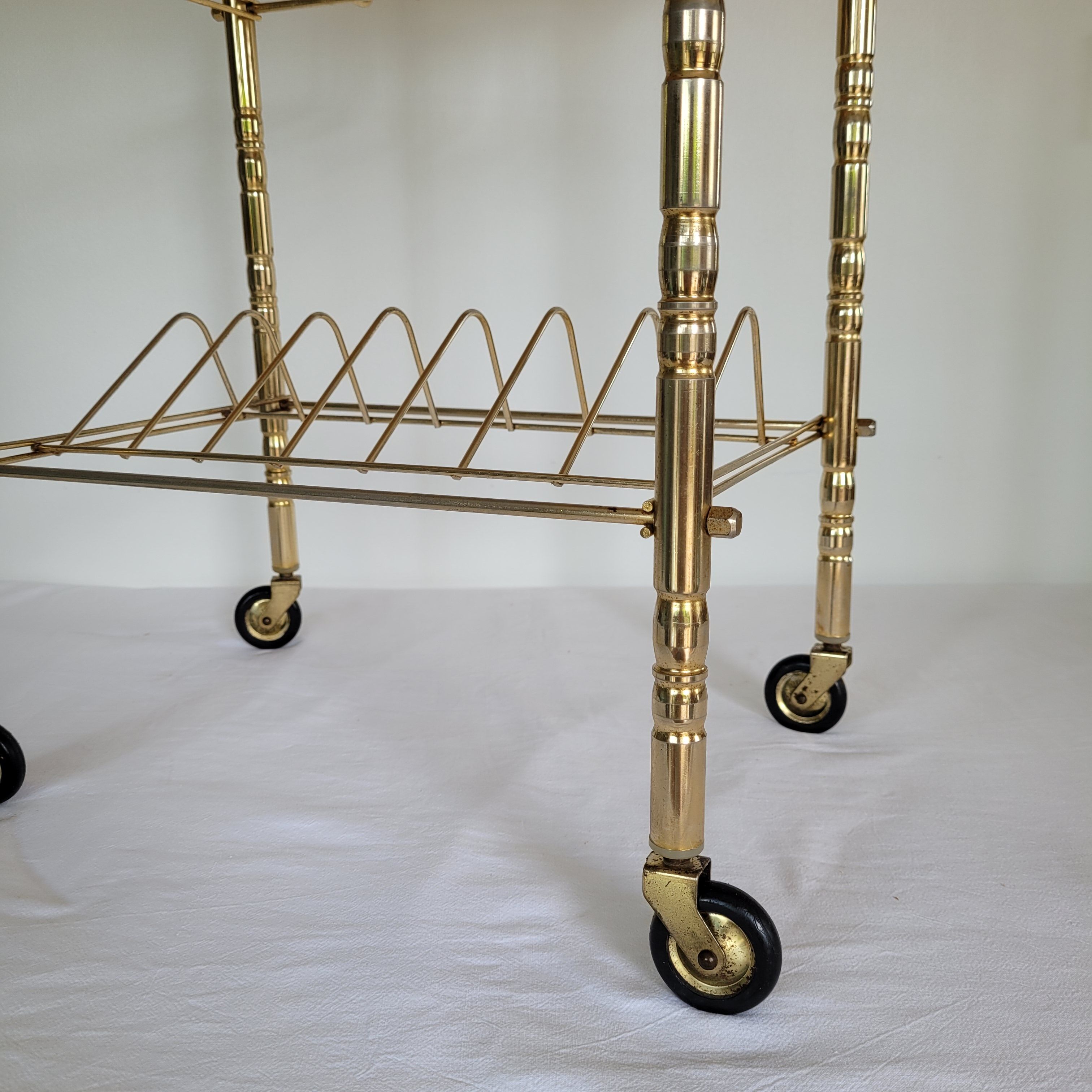 Dessert / shelf range vinyls and turntable