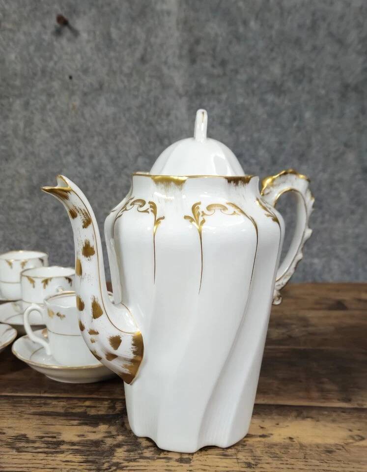 tea or coffee service in porcelain, Louis XV Rocaille style, 19th century
