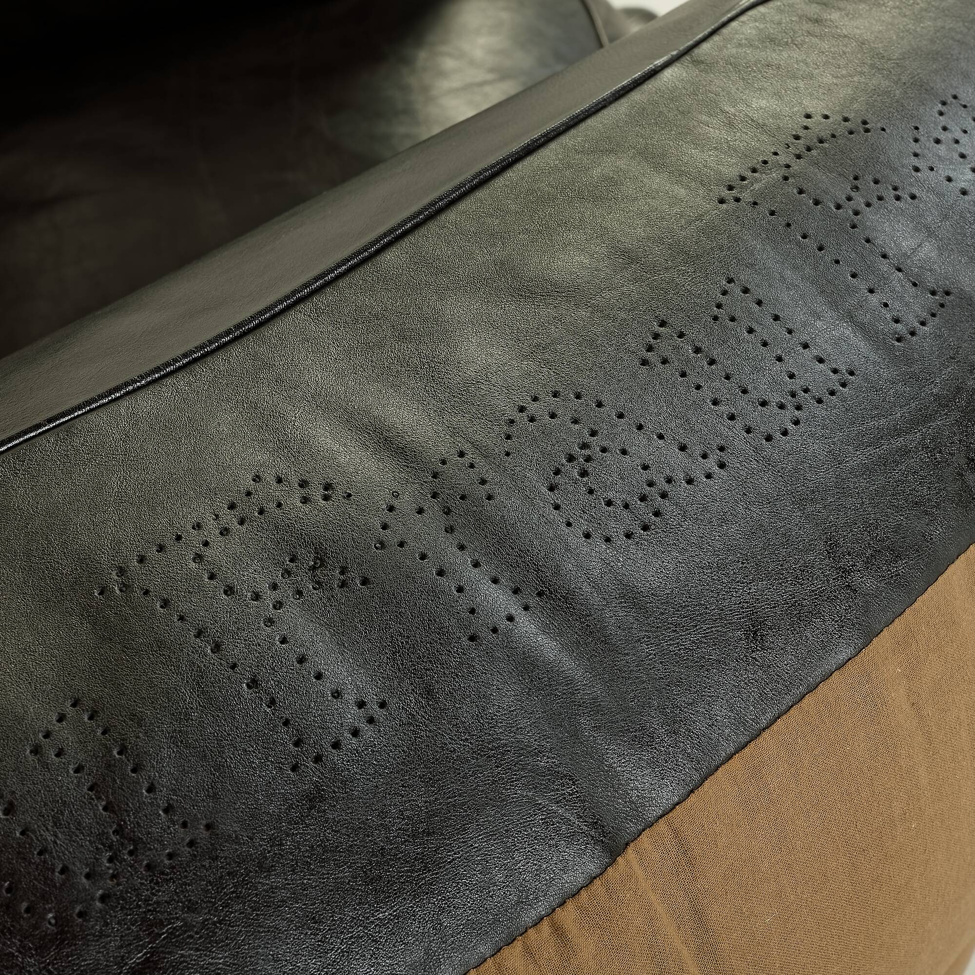 Poppy 2-seater leather sofa by Tito Agnoli for Poltrona Frau, 1970s