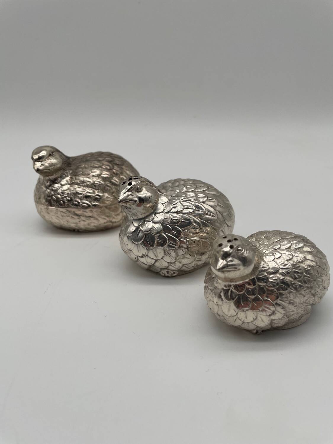 Salt shaker pepper and mustard bird in silver metal Gucci style