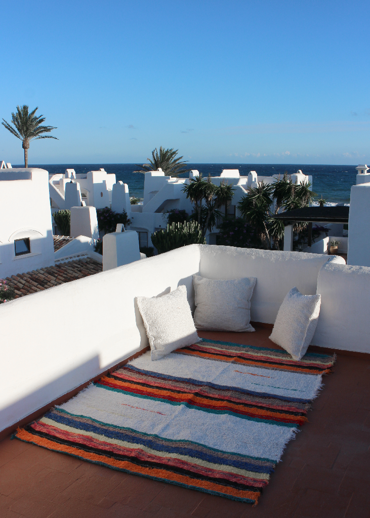 Carpet 140 x 200 cm - multicolor and white