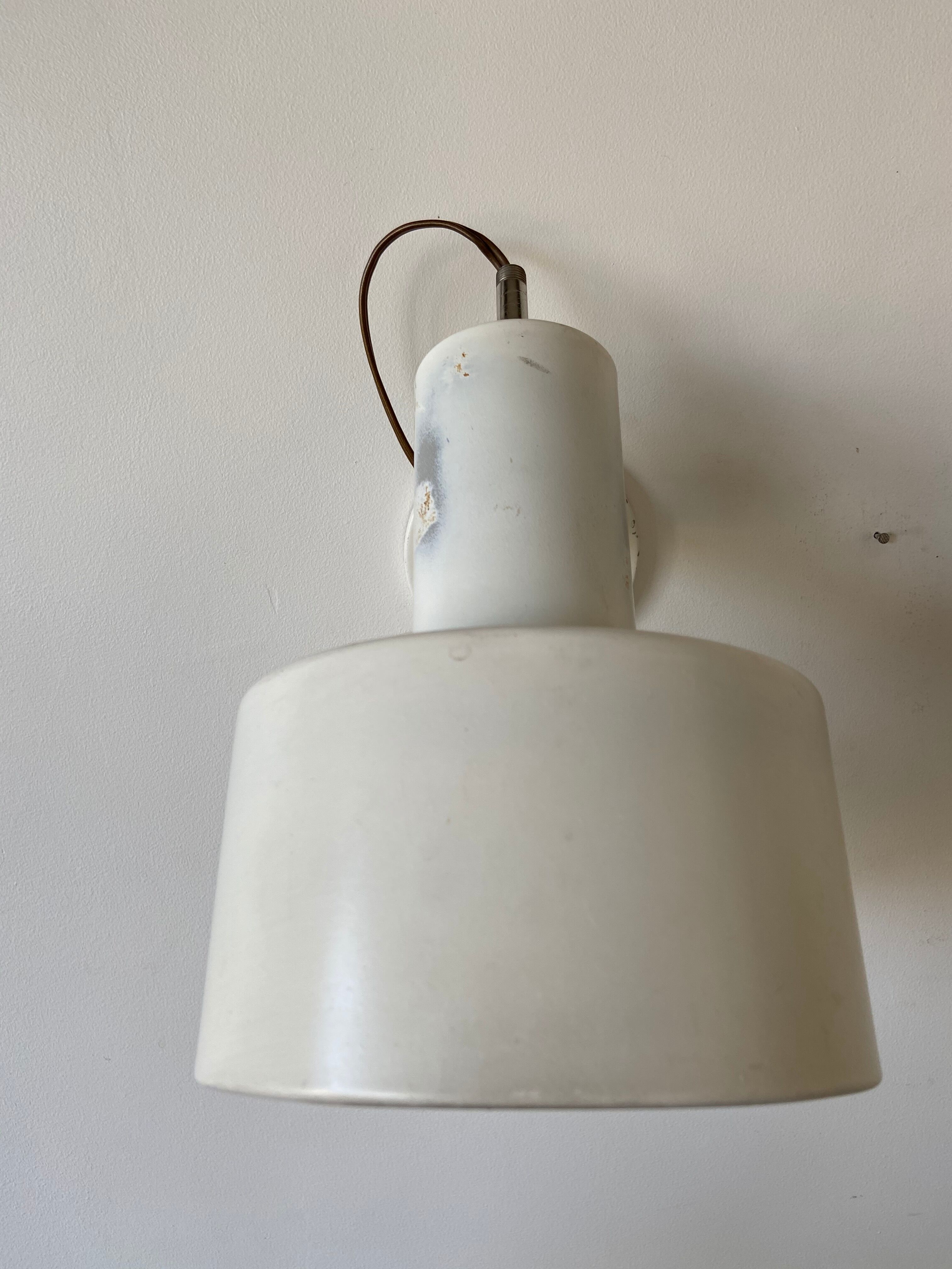 Enamelled sheet metal wall