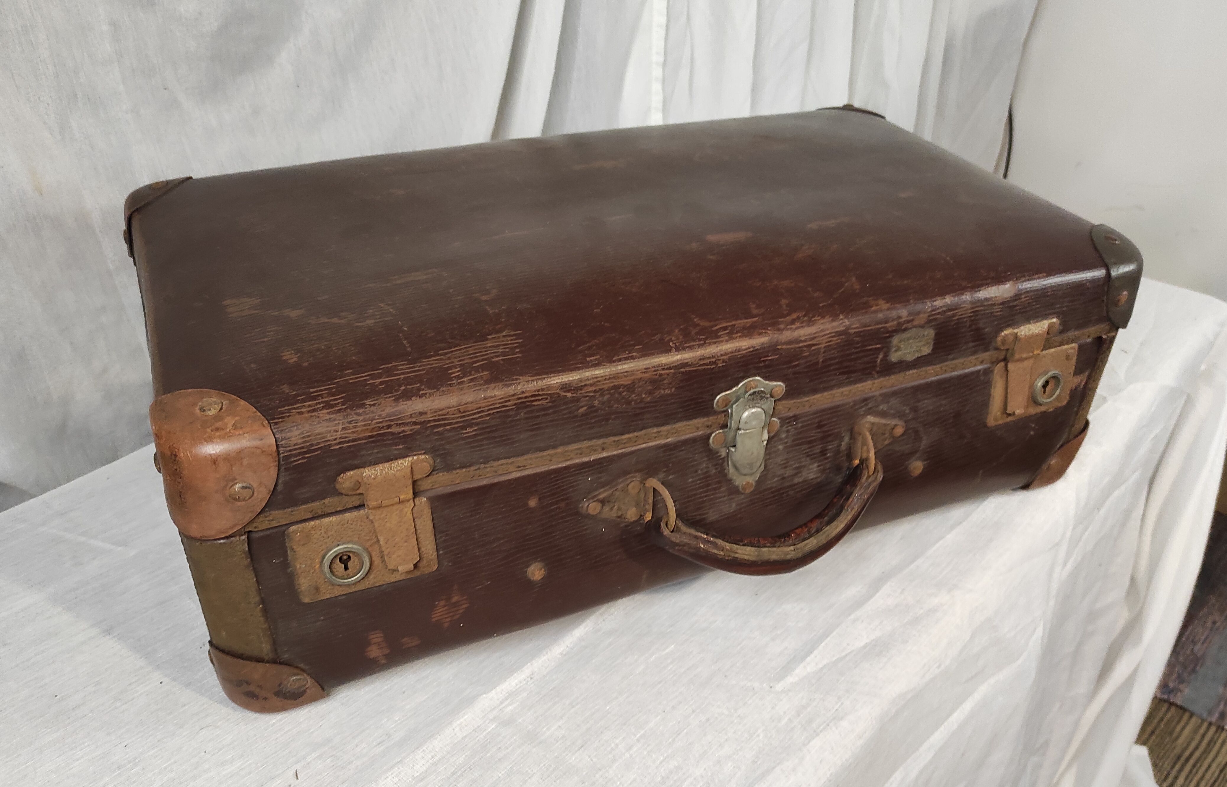 Old suitcase 40s / 50s
