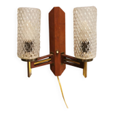 Applique danoise double en teck, laiton et verre cristal.