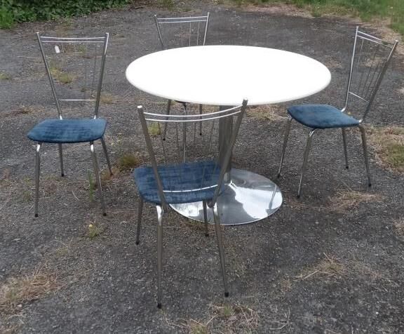 Round foot dining table chrome white tray