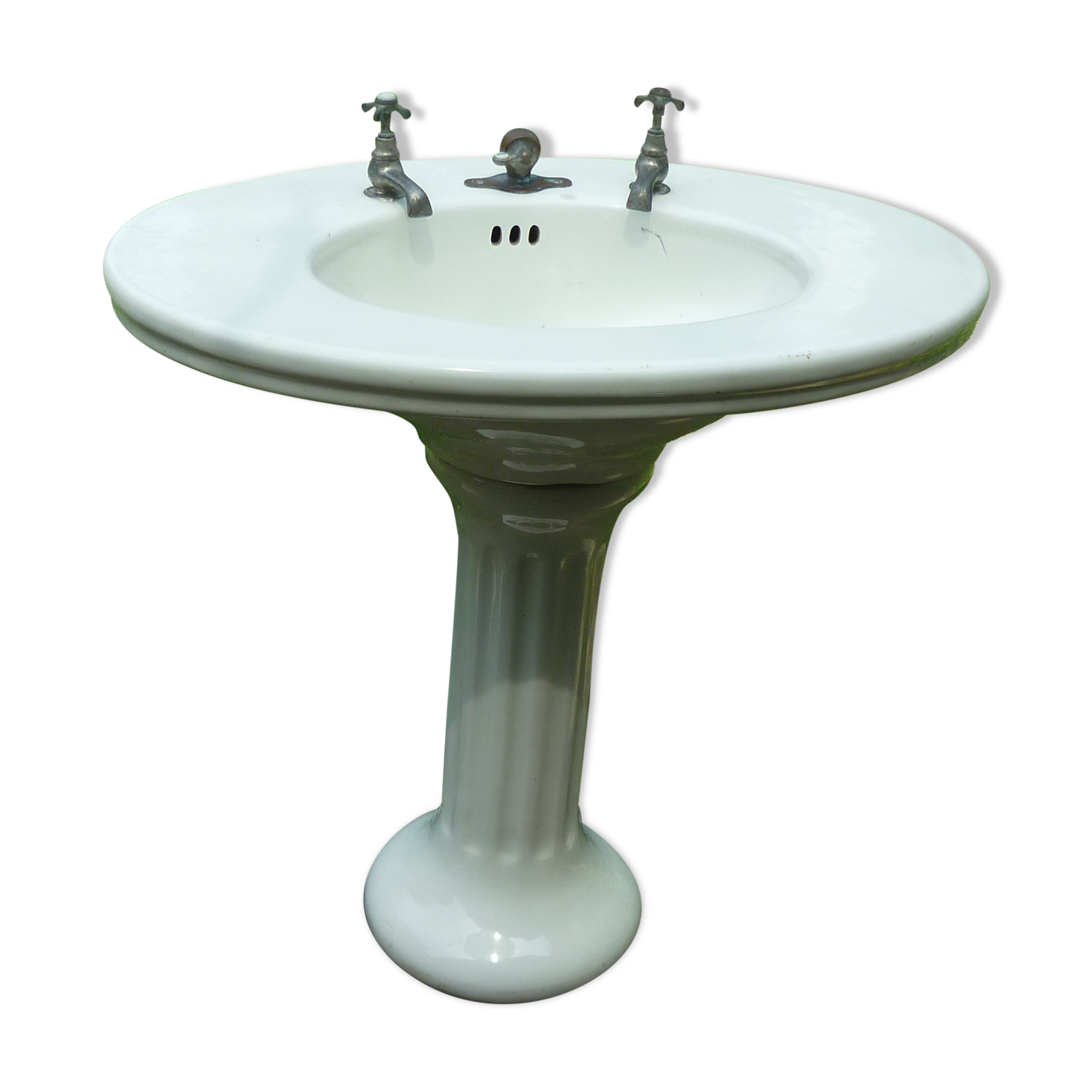 Art Deco washbasin of the Parisian palace Le Lutécia