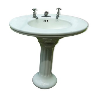 Art Deco washbasin of the Parisian palace Le Lutécia