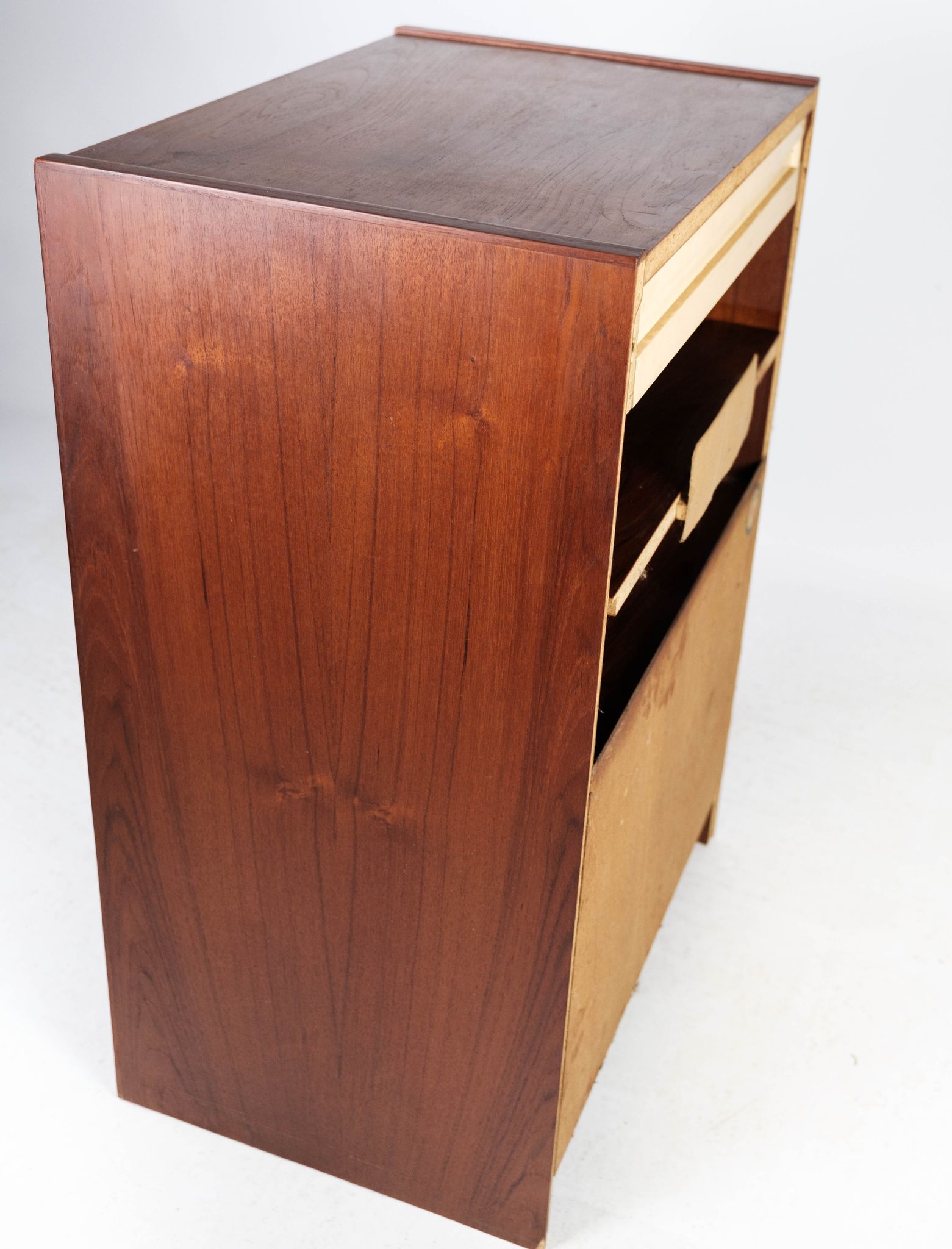 Table de chevet en teck de design danois des années 1960.