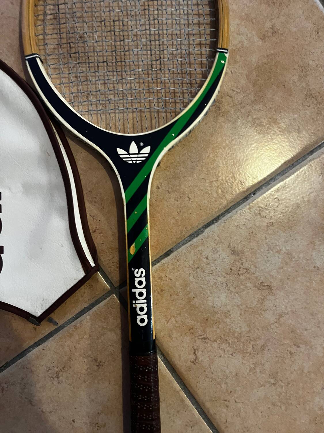 Ancienne Raquette de Tennis Adidas ADS 030 + Pochette de Protection –