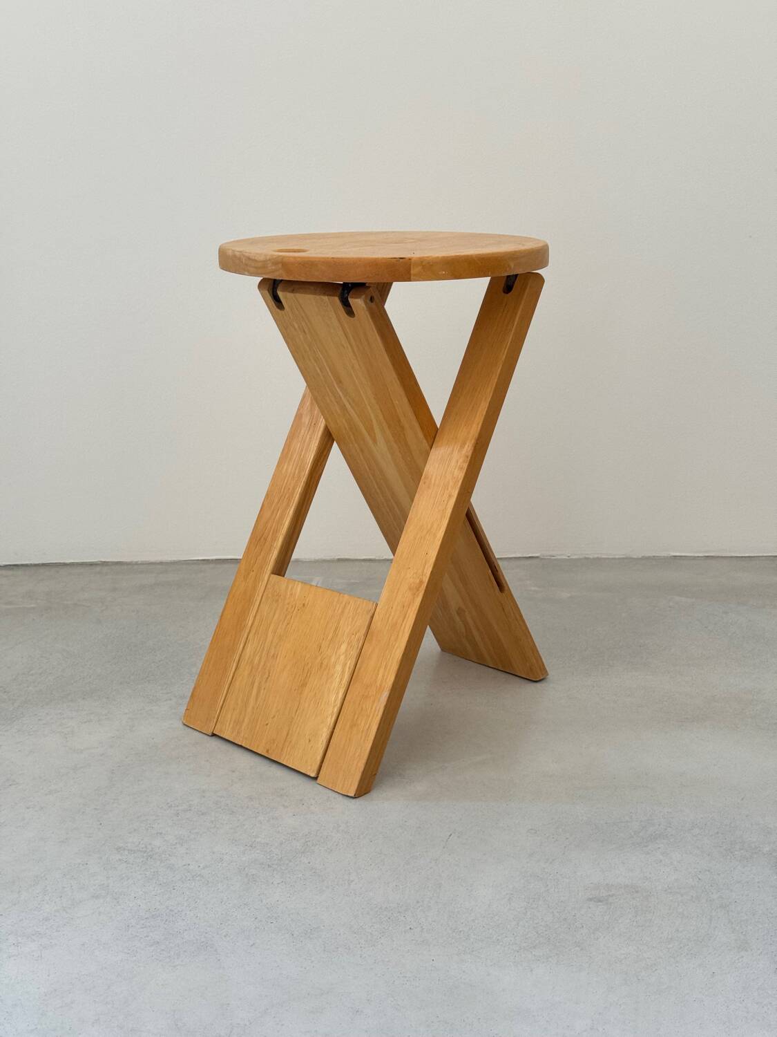 Suzy stool design Adrian Reed often attributed to Roger Tallon 80s
