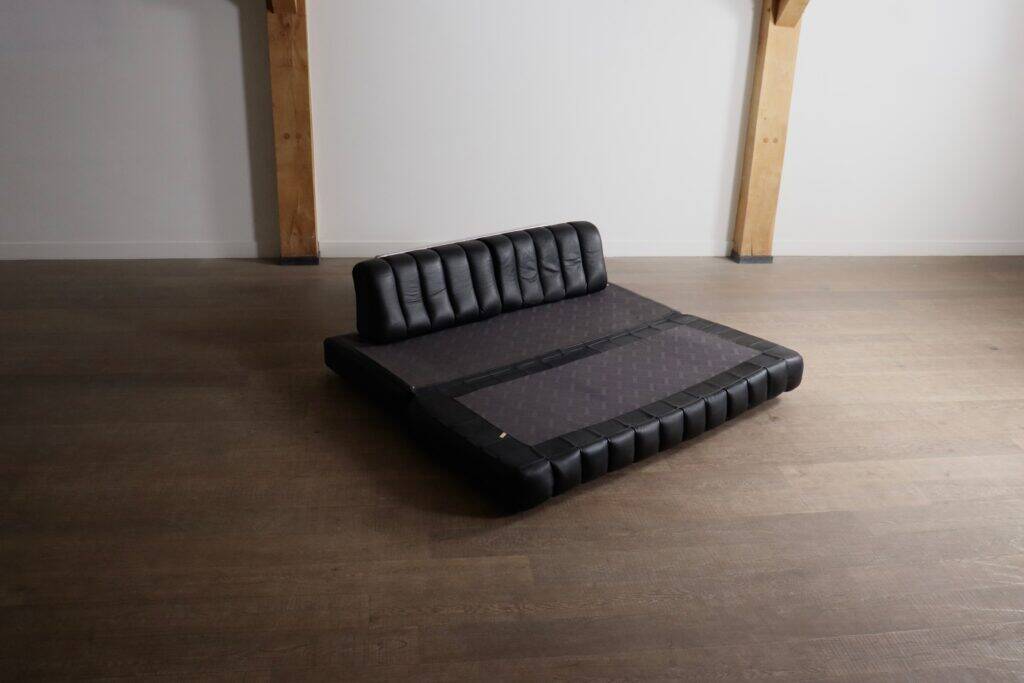 De Sede DS-85 sofa bed in black leather, Switzerland, 1960s