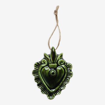 Decorative heart in green ceramic "ribbon"