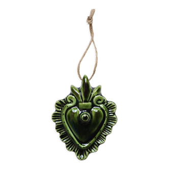 Decorative heart in green ceramic "ribbon"