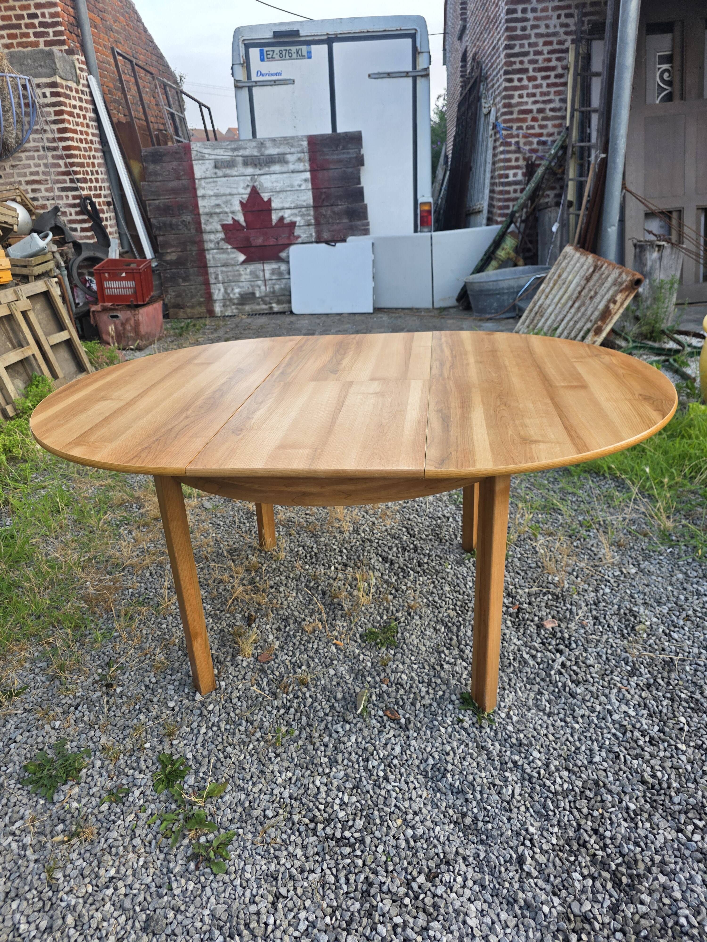 Scandinavian extendable oak table from the 1960s (butterfly extension)