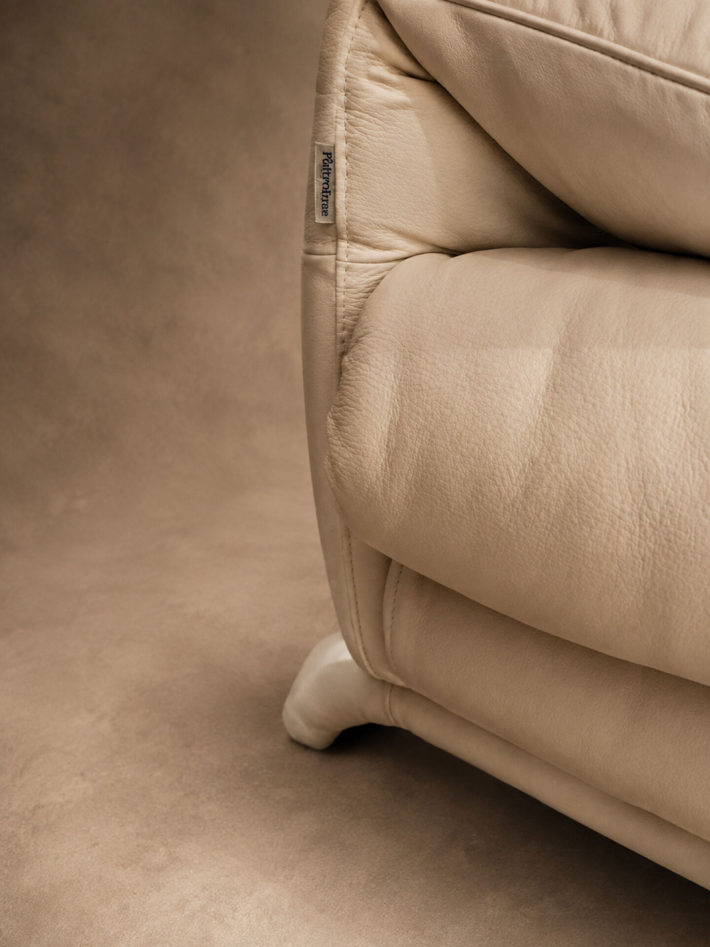 Italian leather buffalo sofa set in ecru – Poltromec Circa 1980